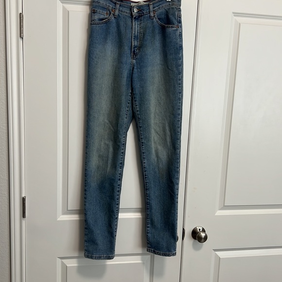 Levi Classic Slim 512 5 pocket tapered jeans. Inseam measures 30”. - Picture 2 of 4